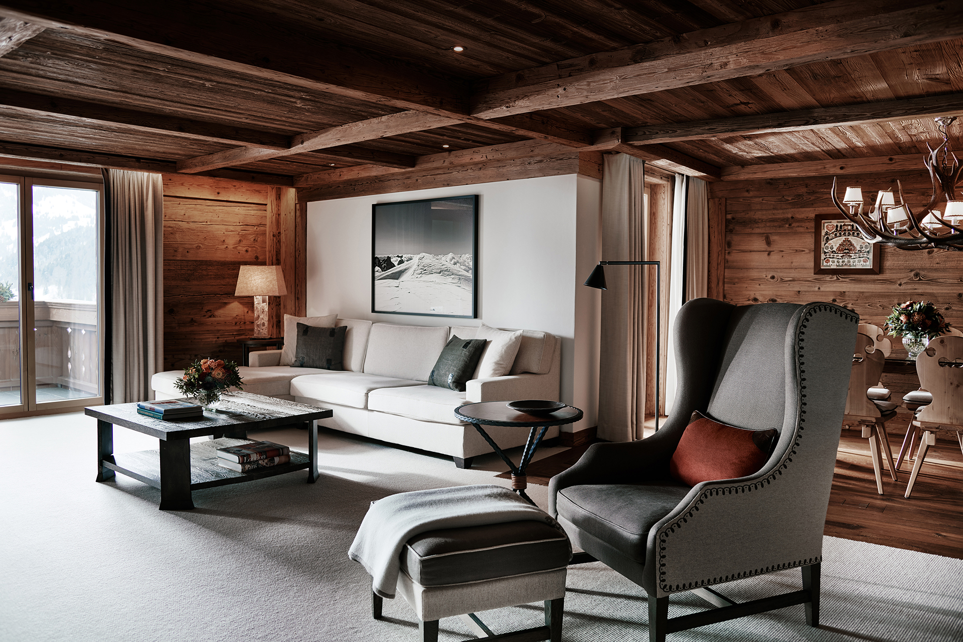 TheAlpinaGstaad_Rooms&Suites_0064_1920.jpg