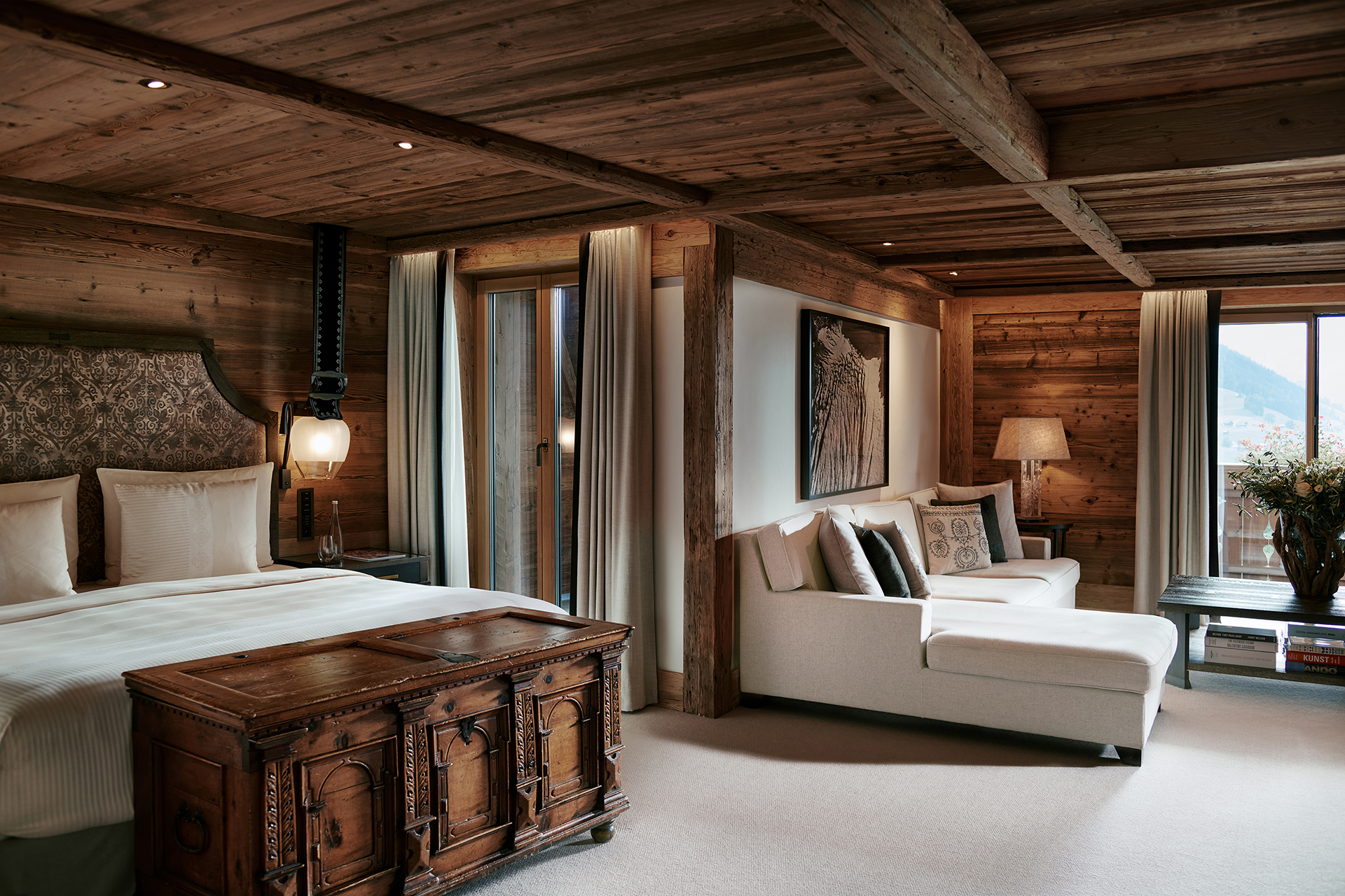 TheAlpinaGstaad_Rooms&Suites_0038_1920.jpg