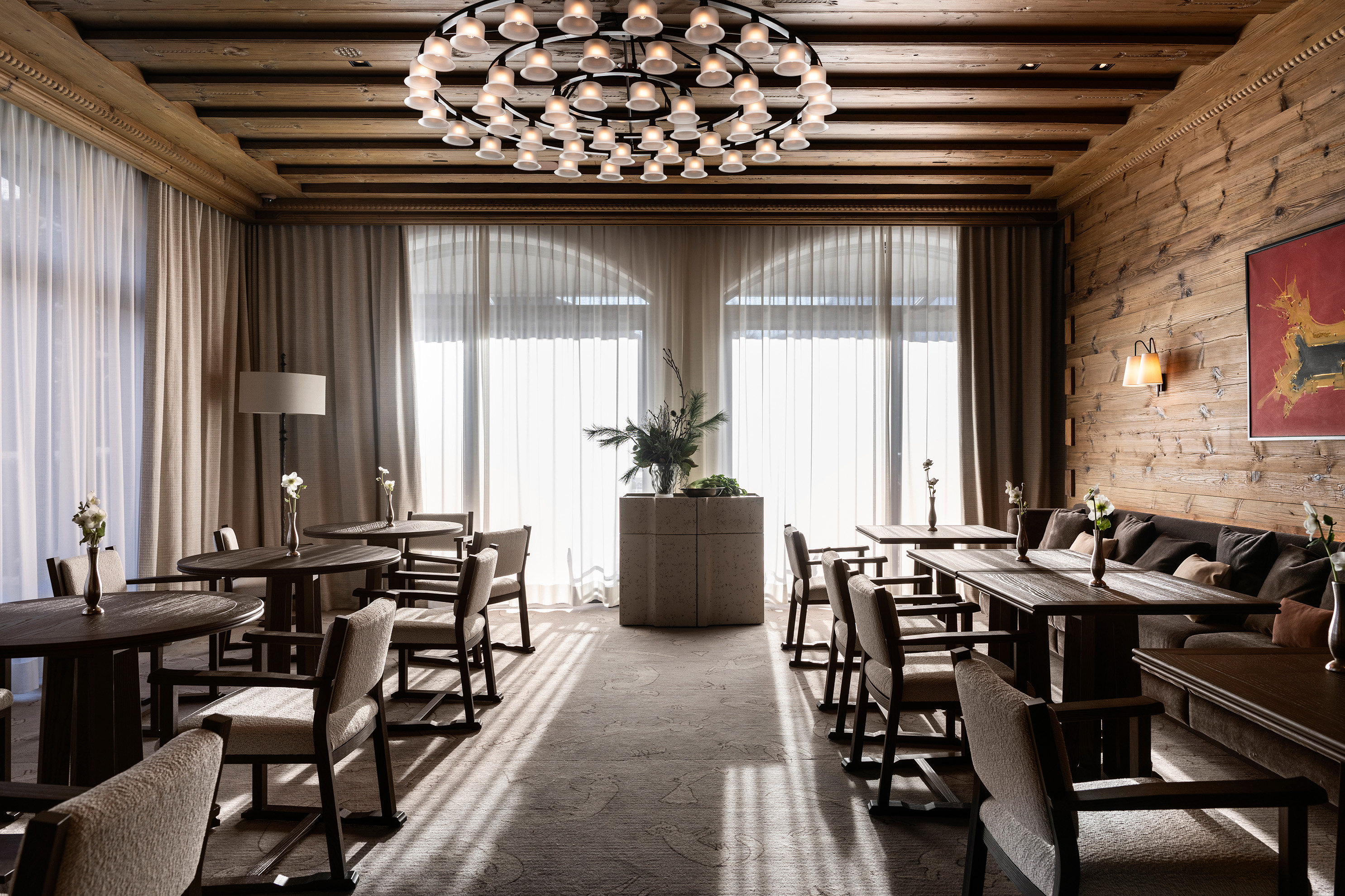 TheAlpinaGstaad_MartinGoeschelRestaurant_02_web.jpg